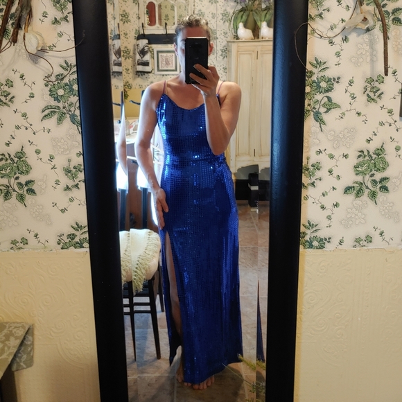 Gorgeous Dress!! - Picture 2 of 9